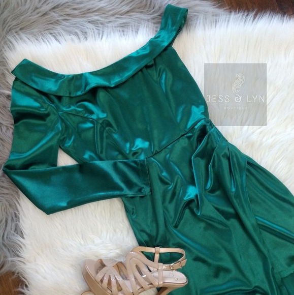 🆕Emerald Green Asymmetrical Evening Gown - Picture 12 of 15